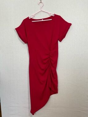 Asymmetric Ruched Short-Sleeve Red Dress
Medium A+++